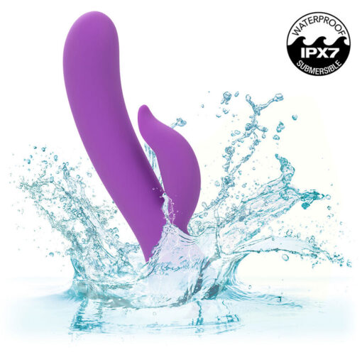 CALEXOTICS – FIRST TIME VIBRADOR COMPLACIENTE RECARGABLE MORADO - intimamenities.com