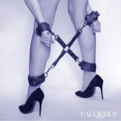 Comprar CALEXOTICS - NOCTURNAL CONECTOR HOG TIE CUERO AJUSTABLE NEGRO al mejor precio - Envíos Discretos