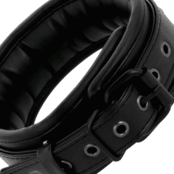 Comprar DARKNESS - ESPOSAS Y COLLAR DE CUERO NEGRO al mejor precio - Envíos Discretos
