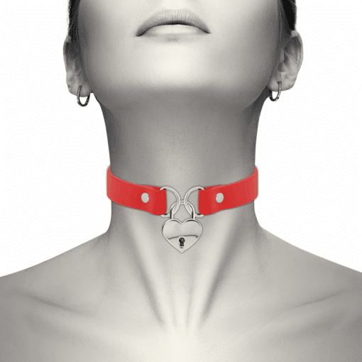 COQUETTE CHIC DESIRE - COLLAR CUERO VEGANO ROJO ACCESORIO CORAZÓN CON LLAVE - Imagen 2