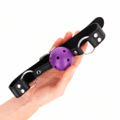 KINK - MORDAZA DE BOLA 4 CM TRANSPIRABLE CON DOBLE REMACHE MORADO 62 x 2.5 CM AJUSTABLE 42-58 CM - piKanteo | Despierta tu lado más piKante