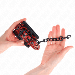 KINK - MUÑEQUERAS CON PATRÓN DE DIAMANTES ROJO OSCURO AJUSTABLE 17-26 CM X 5.5 CM - piKanteo | Despierta tu lado más piKante