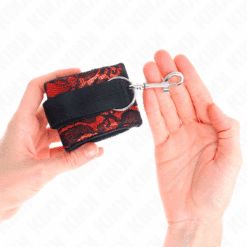 KINK - MUÑEQUERAS CORTAS DE ENCAJE TERCIOPELO Y UNIÓN DE NYLON ROJO/NEGRO 23 X 6.5 CM - piKanteo | Despierta tu lado más piKante