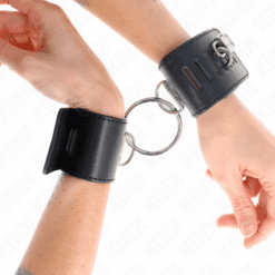 KINK - MUÑEQUERAS FIJAS CON ANILLA Y CIERRE CANDADO NEGRO AJUSTABLE 16-23 CM X 5.5 CM - piKanteo | Despierta tu lado más piKante