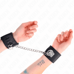 KINK - MUÑEQUERAS FIJAS CON CADENA 30 CM Y CIERRE CANDADO NEGRO AJUSTABLE 16-23 CM X 5.5 CM - piKanteo | Despierta tu lado más piKante