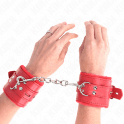 KINK - MUÑEQUERAS FORRADAS CON AGUJEROS CUADRADOS ROJO Y CORREA ROJO AJUSTABLE 17-29 CM X 6 CM - piKanteo | Despierta tu lado más piKante