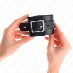 KINK - MUÑEQUERAS NEGRO CON CORREA NEGRO AJUSTABLE 17-28 CM X 6 CM - piKanteo | Despierta tu lado más piKante