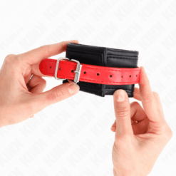 KINK - MUÑEQUERAS NEGRO CON CORREA ROJO AJUSTABLE 17-28 CM X 6 CM - piKanteo | Despierta tu lado más piKante
