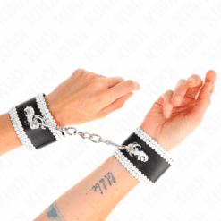 KINK - MUÑEQUERAS NEGRO CON ENCAJE DECORATIVO BLANCO AJUSTABLE 20-23 CM X 5.5 CM - piKanteo | Despierta tu lado más piKante