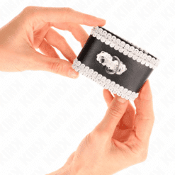 KINK - MUÑEQUERAS NEGRO CON ENCAJE DECORATIVO BLANCO AJUSTABLE 20-23 CM X 5.5 CM - piKanteo | Despierta tu lado más piKante