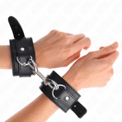 KINK - MUÑEQUERAS SIMPLES CON FILA DE REMACHES NEGRO AJUSTABLE 17-28 CM X 5 CM - piKanteo | Despierta tu lado más piKante