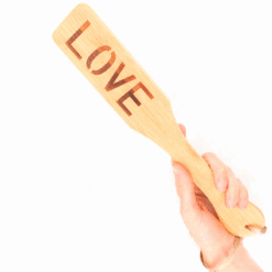KINK - PALA DE BAMBÚ PALABRA LOVE 32 X 5.5 CM - piKanteo | Despierta tu lado más piKante