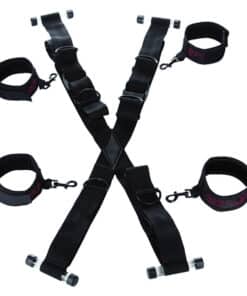 CALEXOTICS - SCANDAL ESPOSAS CON FORMA DE CRUZ PARA LA PUERTA