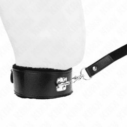 Comprar KINK - COLLAR CON CORREA 116 CM CON TACHUELAS PLATEADAS MODELO 4 NEGRO AJUSTABLE 40-48 CM X 6 CM al mejor precio - Envíos Discretos