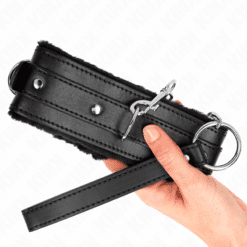 Comprar KINK - COLLAR CON CORREA 65 CM CON RESTRICCIONES NEGRO AJUSTABLE 36-42 CM X 5.5 CM al mejor precio - Envíos Discretos