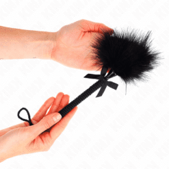 Comprar KINK - MASAJEADOR DE CUERDA DE NAILON CON PLUMAS PARA COSQUILLAS Y LAZO NEGRO 25 CM al mejor precio - Envíos Discretos