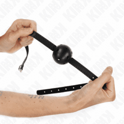 Comprar KINK - MORDAZA DE BOLA 4.5 CM TRANSPIRABLE SIMPLICITY NEGRO 62 x 1.5 CM al mejor precio - Envíos Discretos