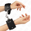 Comprar KINK - MUÑEQUERAS ESTILO MAZMORRA CON CERRADURA NEGRO AJUSTABLE 21-28 CM X 5.5 CM al mejor precio - Envíos Discretos