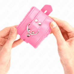 Comprar KINK - MUÑEQUERAS FORRADAS CON AGUJEROS CUADRADOS ROSA Y CORREA ROSA AJUSTABLE 17-29 CM X 6 CM al mejor precio - Envíos Discretos