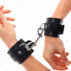 Comprar KINK - MUÑEQUERAS SIMPLES CON FILA DE REMACHES Y HEBILLA GRANDE NEGRO AJUSTABLE 17-28 CM X 5 CM al mejor precio - Envíos Discretos