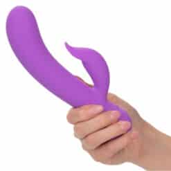 CALEXOTICS - FIRST TIME VIBRADOR COMPLACIENTE RECARGABLE MORADO - piKanteo | Despierta tu lado más piKante