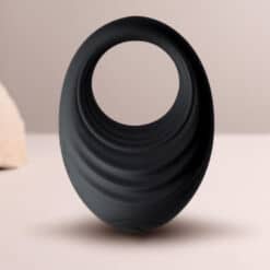 ROCKS- OFF - SPIRE ANILLO VIBRADOR PARA EL PENE NEGRO - piKanteo | Despierta tu lado más piKante