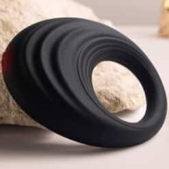 ROCKS- OFF - SPIRE ANILLO VIBRADOR PARA EL PENE NEGRO - piKanteo | Despierta tu lado más piKante